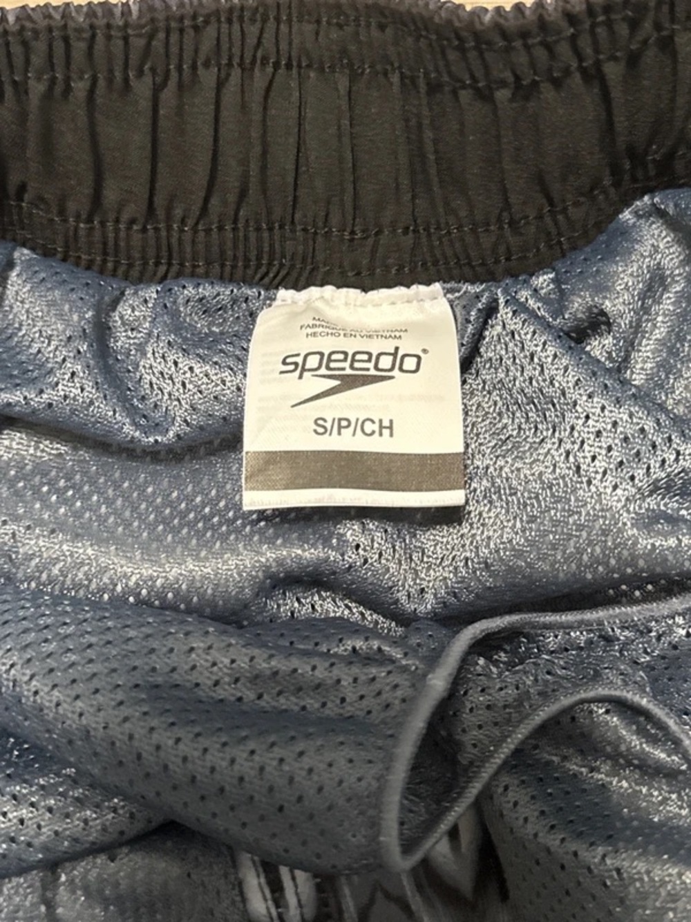 Speedo Men’s Black to Gray Gradient Swim Trunks - Picture 3 of 4